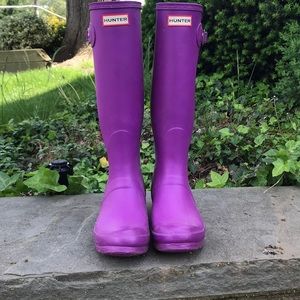 Purple Hunter boots. Size 7.